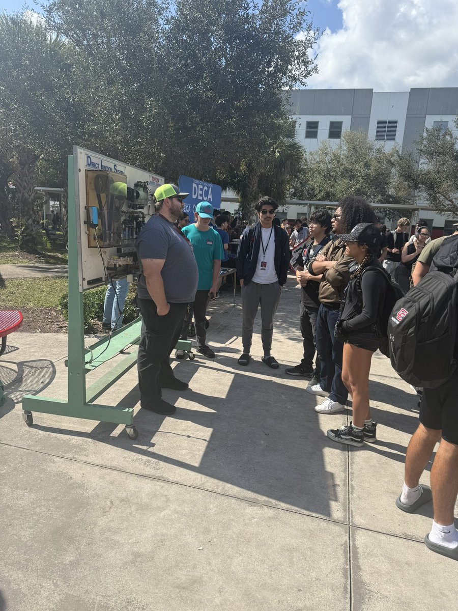 Tara Daub tweet media