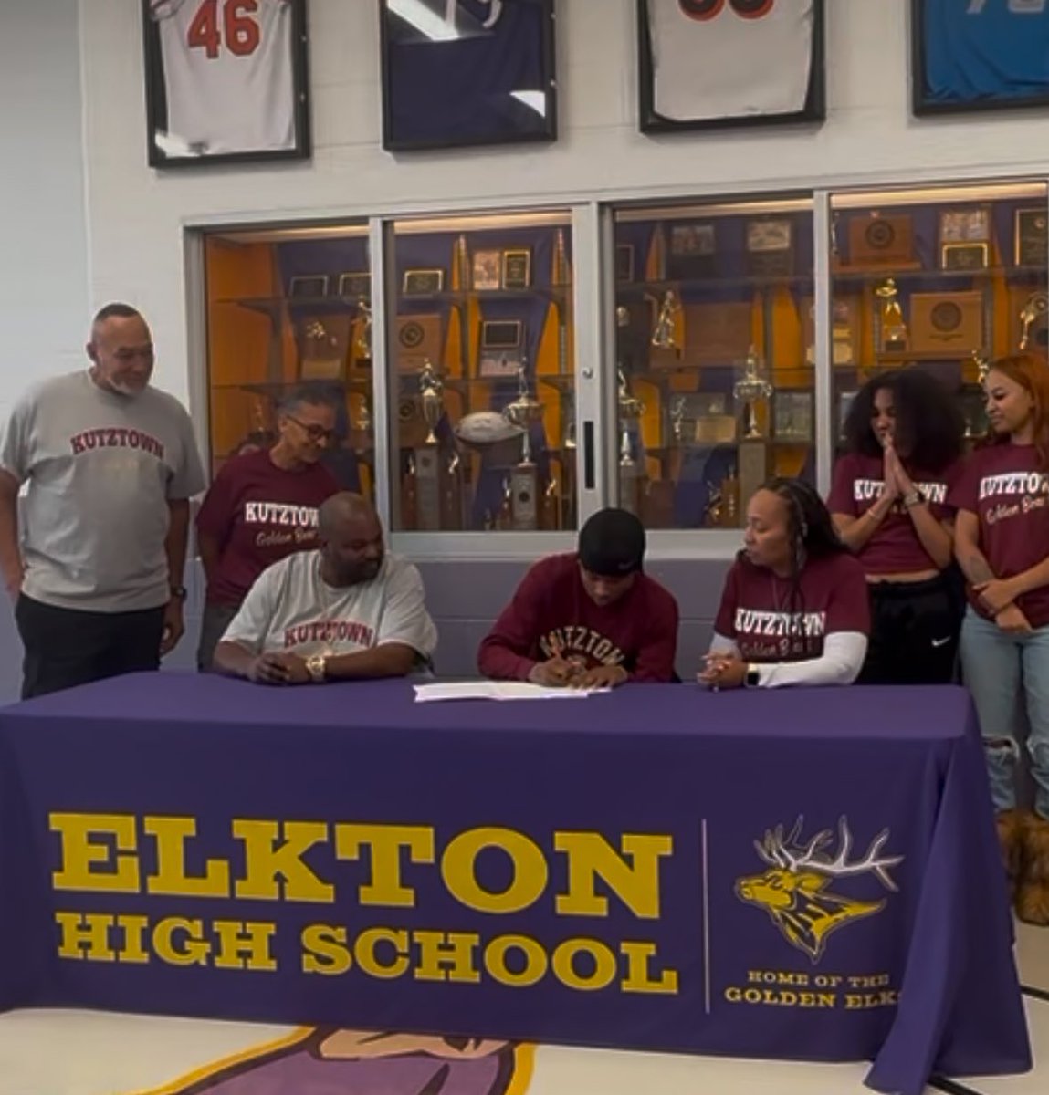 DJ Piner (@david4piner) on Twitter photo #AGTG Thank you to my family, coaches, and teammates for supporting me through this journey! Looking forward to my future with <a href="/KUBearsFootball/">Kutztown Football 🐻</a> ✍🏽<a href="/ElktonFootball/">Elkton High Football</a> <a href="/ElktonFootball/">Elkton High Football</a> #AGTG Thank you to my family, coaches, and teammates for supporting me through this journey! Looking forward to my future with <a href="/KUBearsFootball/">Kutztown Football 🐻</a> ✍🏽<a href="/ElktonFootball/">Elkton High Football</a> <a href="/ElktonFootball/">Elkton High Football</a>