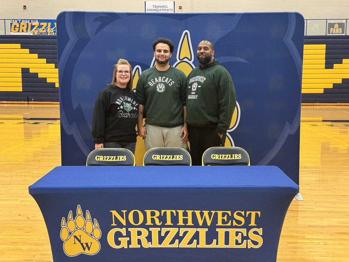 Congratulations to our young men for signing today!

Gabe Contreras - Friends University
Quavon Harris - Coffeyville CC
Brady Johnson - NW Missouri State