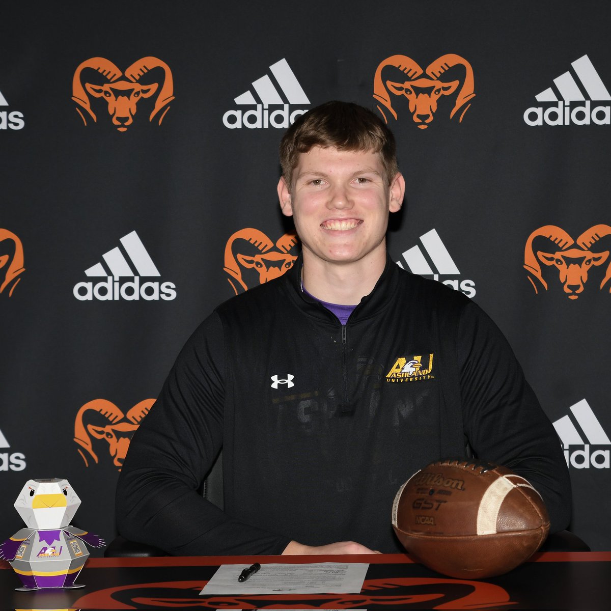Congratulations to <a href="/Blinsley12/">Blake Linsley</a> on signing with <a href="/AshlandFB/">Ashland Football</a> !!