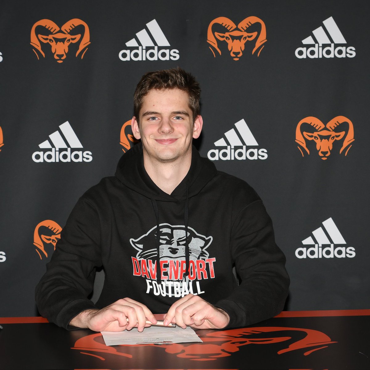 Congratulations to <a href="/OliverSweezer4/">Oliver Sweezer</a> on signing with <a href="/DU_Football/">Davenport Football</a> !!