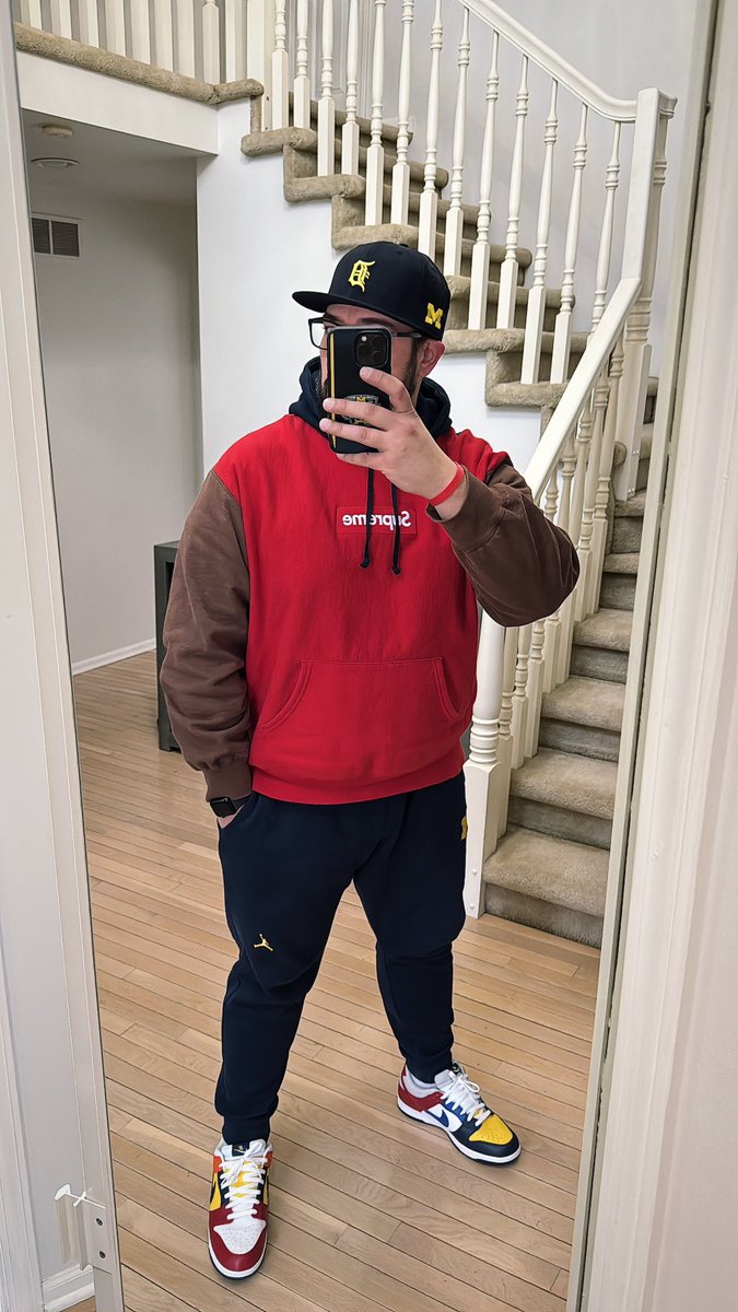 NNavram's tweet image. Laced up my first pair of CO.JP dunks for Day 5: Tailor Made #BHMKOTD #BHMKOTD25 

The multi-colors throughout make these unique and on par with today’s theme. Paired them with my multi-color BOGO Supreme hoodie and Michigan gear. @snkr_twitr @JerLisa_Nicole