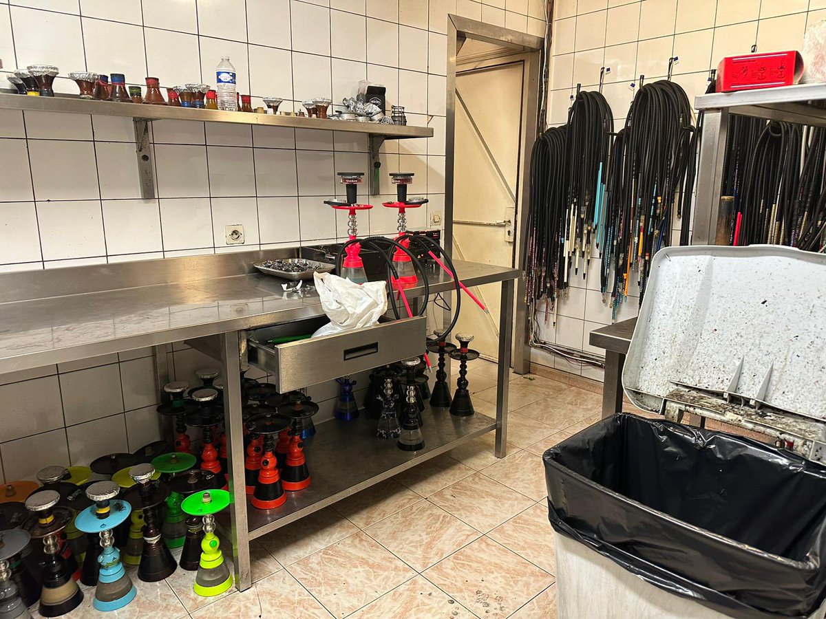 Préfet du Val-d'Oise (@prefet95) on Twitter photo 🔴 #Fraude | Ce soir, opération de contrôle de 3 bars à chicha, le « Confidentiel », le « Paname » et le « Diamond », à Argenteuil, avec <a href="/PoliceNat95/">Police Nationale 95</a>, <a href="/douane_france/">Direction générale des douanes et droits indirects</a> et la police municipale de <a href="/VilleArgenteuil/">Argenteuil</a>, en présence de @prefet95.
❌ Détention et vente de tabac de 🔴 #Fraude | Ce soir, opération de contrôle de 3 bars à chicha, le « Confidentiel », le « Paname » et le « Diamond », à Argenteuil, avec <a href="/PoliceNat95/">Police Nationale 95</a>, <a href="/douane_france/">Direction générale des douanes et droits indirects</a> et la police municipale de <a href="/VilleArgenteuil/">Argenteuil</a>, en présence de @prefet95.
❌ Détention et vente de tabac de