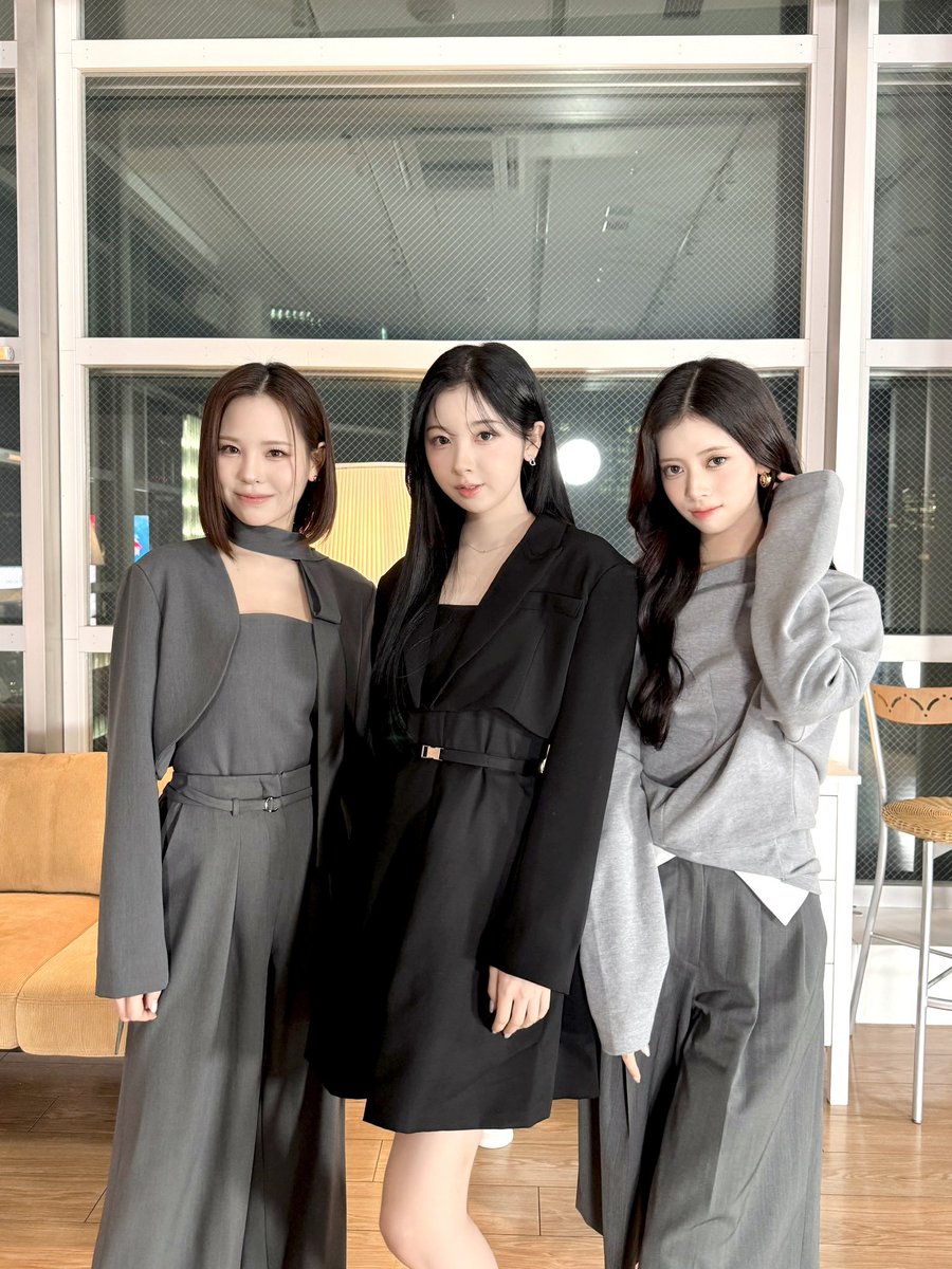 pyon_miihi's tweet photo. 大人マリミ🧡❤️🩷
ずっと3人は一緒に居て欲しいな🥺
マリミ大好き💖

#NiziU #ニジュー #니쥬 
#MAKO #マコ #RIMA #リマ 
#MIIHI #ミイヒ 
#MARIMI #マリミ https://t.co/U5INoyZZQE