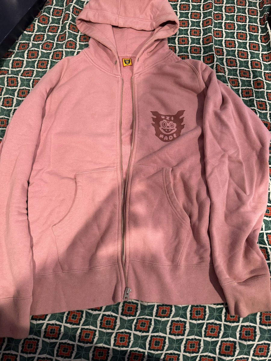 xvi_flashy's tweet photo. Lmk if any of yall interested in buying any one of these hoodies I got the pull over and zip up 
Zip up large 215
Pull over medium 250 https://t.co/Tj2tvsq9rX