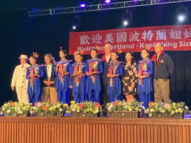 Royal Rosarians, Rose Festival Foundation, and Portland Kaohsiung Sister City Association present scholarships to Shu-Te High School students.
