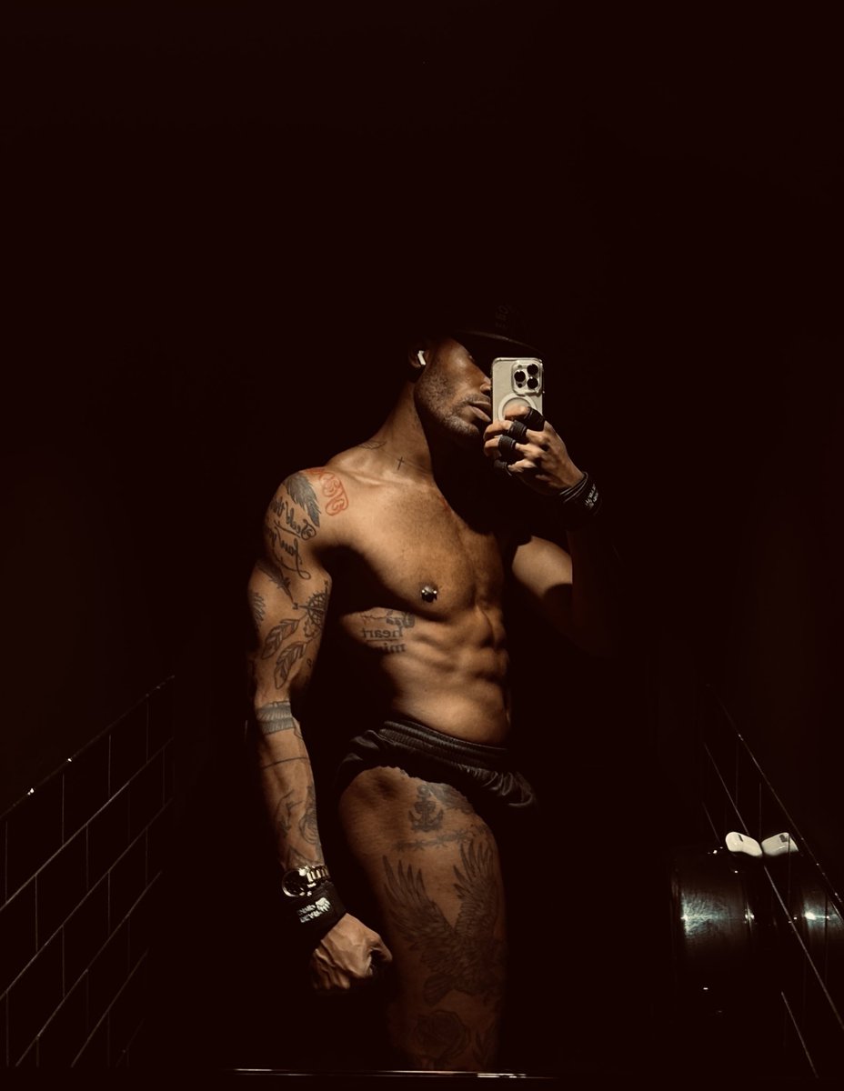 ThaReallGemini's tweet photo. Met up with Gym again 🫦 https://t.co/77IEJiIrq7