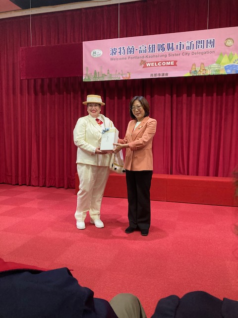 Prime Minister Amy Arasmith with Madam Kang, speaker of Kaohsiung City Council.