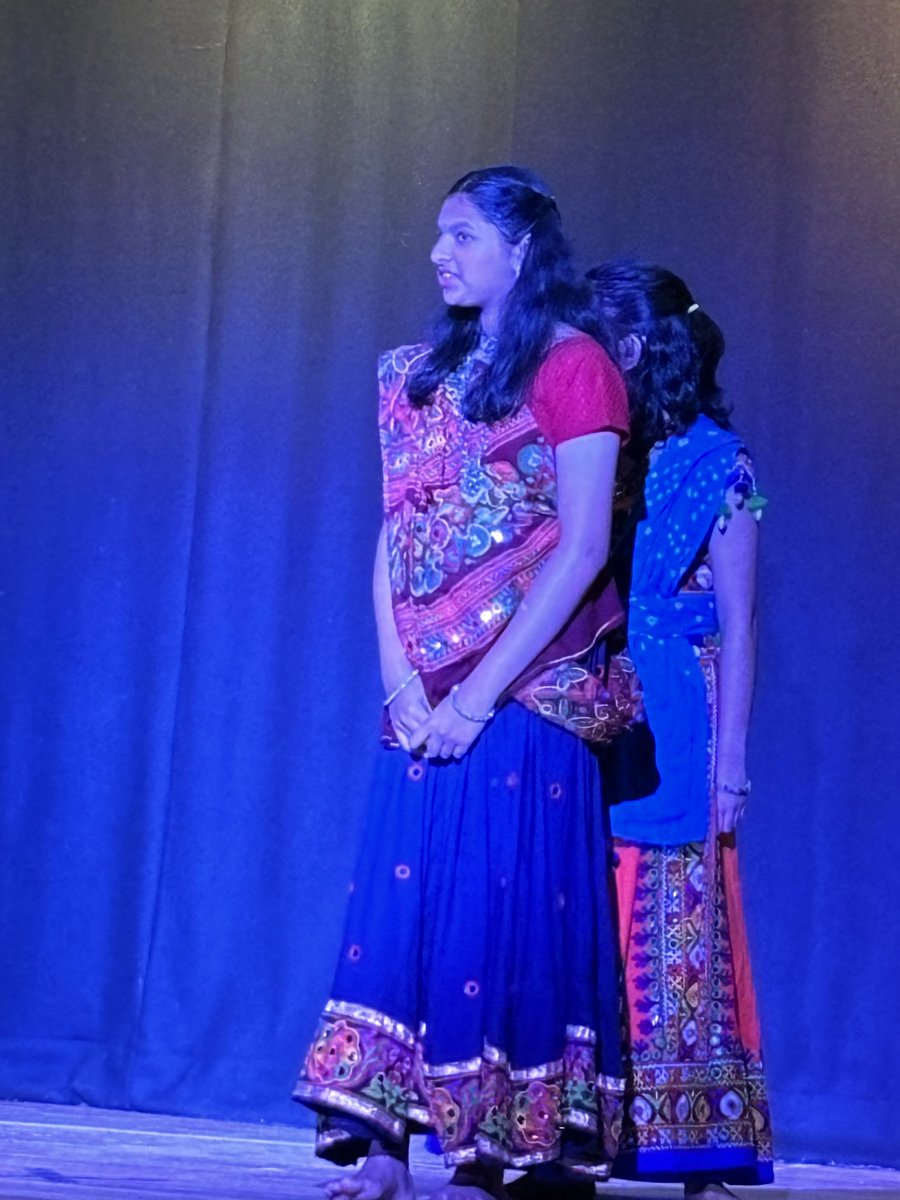 Dr Khan Leadership (@gkkleadership) on Twitter photo More incredible moments from our annual Culture Evening! <a href="/DidcotGirls/">Didcot Girls' School</a> <a href="/StBirinusSchool/">St Birinus School</a> More incredible moments from our annual Culture Evening! <a href="/DidcotGirls/">Didcot Girls' School</a> <a href="/StBirinusSchool/">St Birinus School</a>