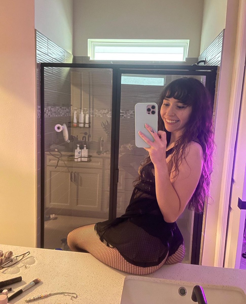lushcatlyn's tweet photo. say 'hi' if i can show you more in dms https://t.co/KxzFrLYU4X