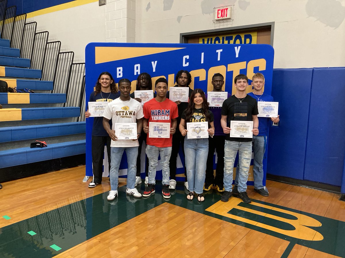 Nine Bay City ⁦<a href="/BCISD/">Bay City ISD</a>⁩ athletes sign to play in college. Thanks to AD Robert Jones ⁦<a href="/CoachRJones_/">Robert Jones</a>⁩ and staff.