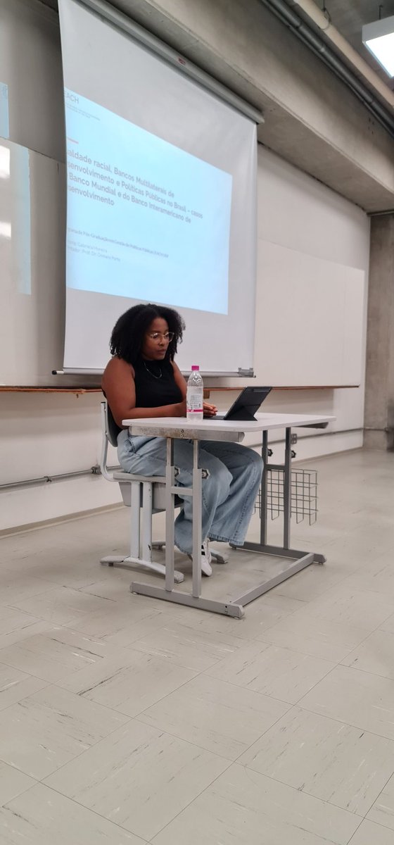 🌎 No início de janeiro, as mestrandas Millene e Gabriela, compartilharam suas trajetórias profissionais e acadêmicas com a turma de Relações Internacionais da Unifesp. 💬    
Foi um encontro enriquecedor, cheio de aprendizado e inspiração! 💡👏