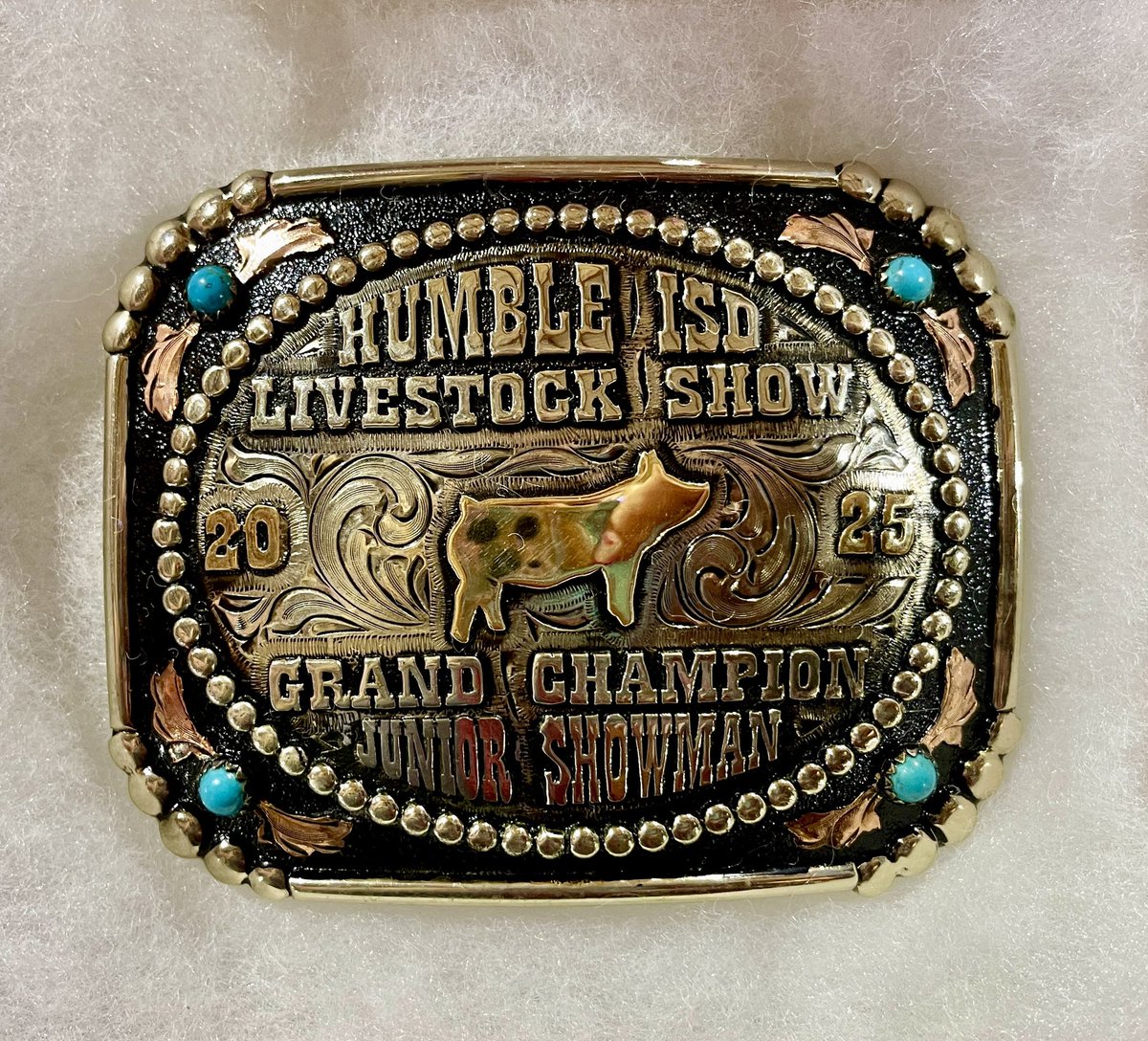 Ryder Pangarakis <a href="/HumbleISD_KMS/">Kingwood Middle</a> won Grand Champion Jr. Showmanship showing his pig for 4H at the Humble Livestock Show! ❤️🖤🐾🍀🍀#4H #KMSCougarPride #HumbleLivestockShow