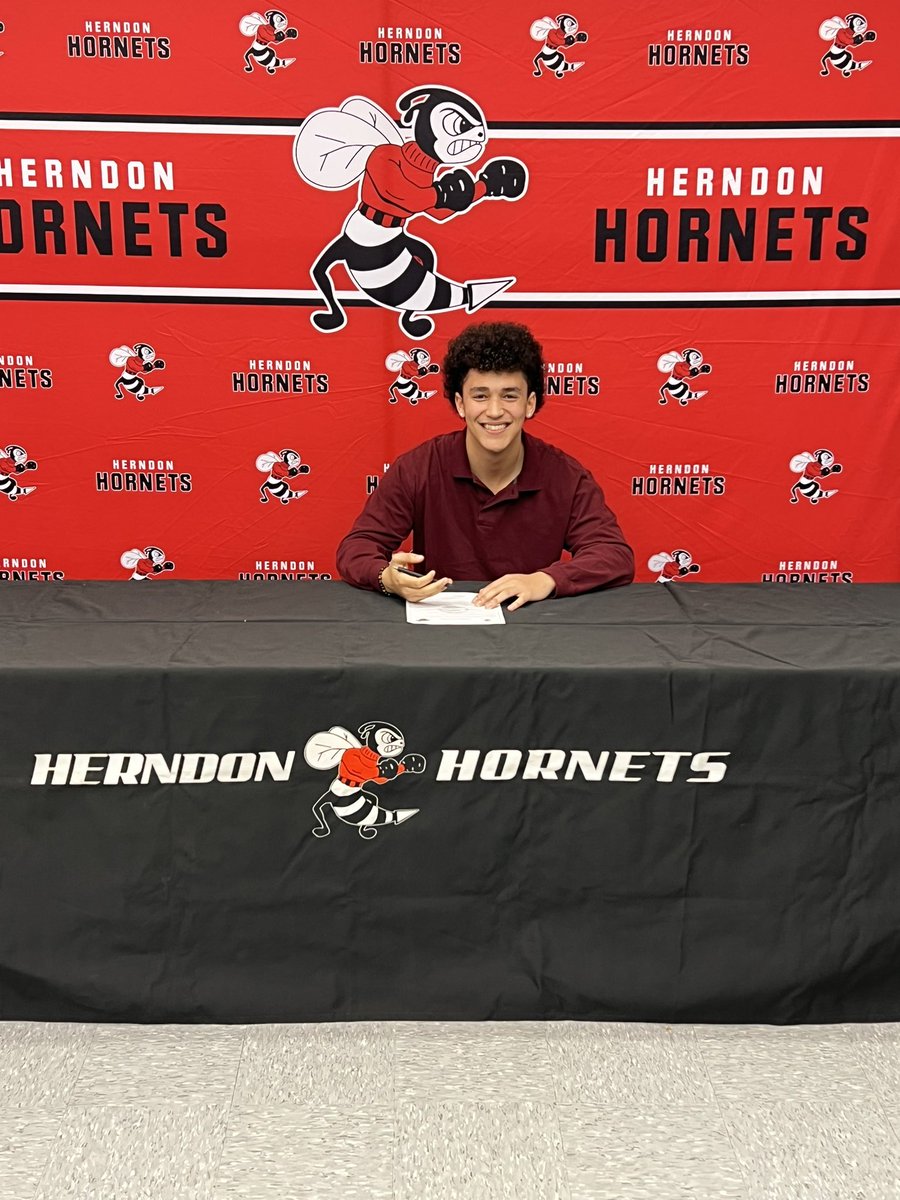 Congratulations to Malcolm Levenberry on his decision to play 🏈 for the ROANOKE MAROONS!! Go Hornets!!