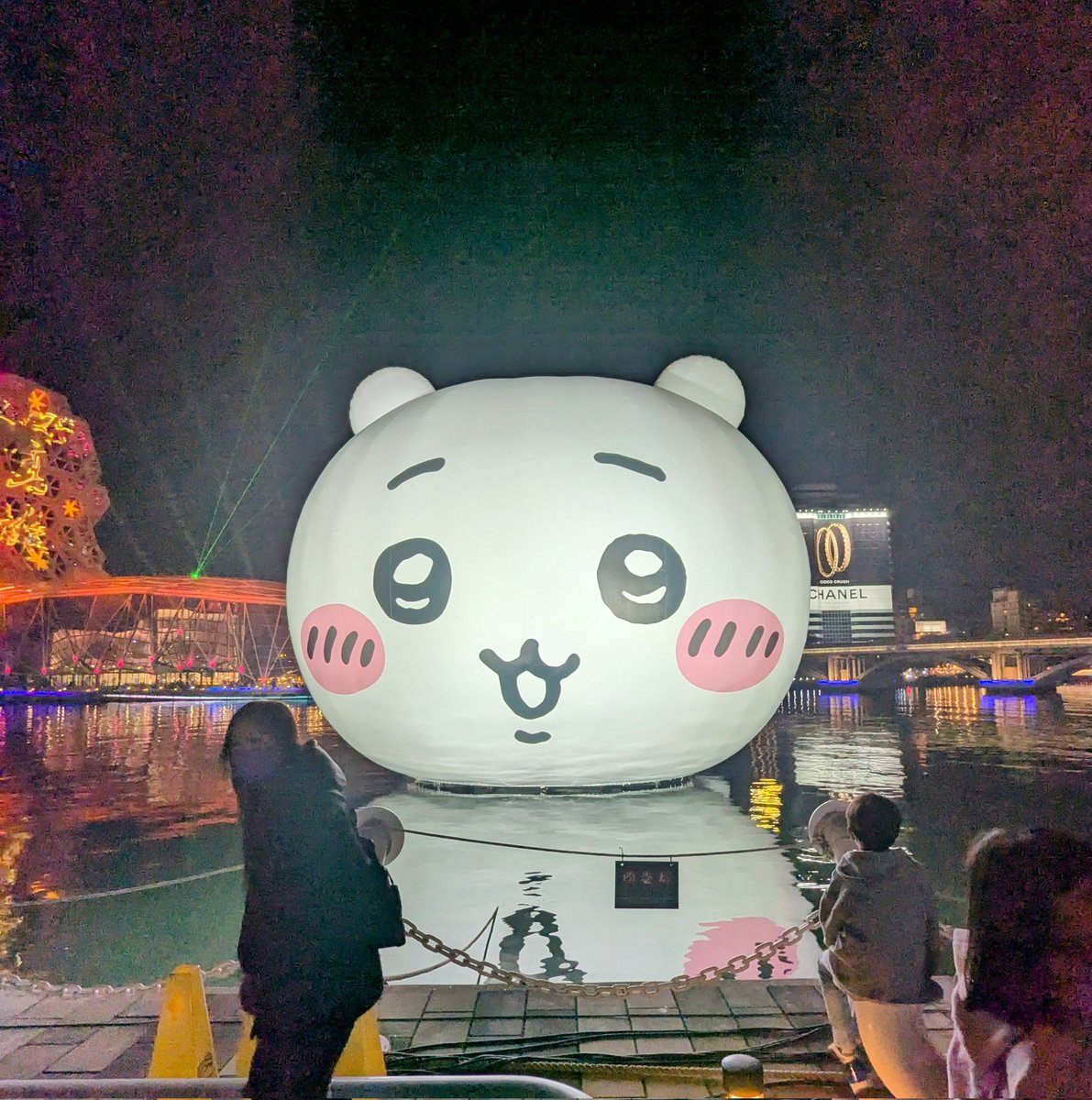 nihon84rika's tweet photo. 寒波の台北ライフから
ちょっと暖かい
高雄へ移動
お散歩していたら
カワイイ
ちいかわ達の
ライトアップ
風の時代ですね!
消えものに
価値がある
昭和から令和へ https://t.co/MumnXdMUJ4