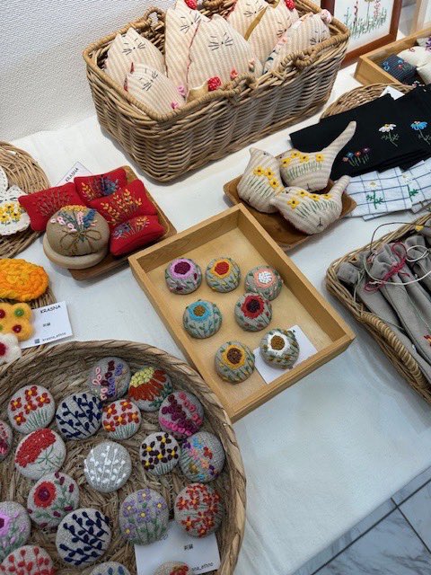 スウィングロビーギャラリーではウクライナ出身「ナタリアさんの手刺繍作品」の展示販売会が開催中です。
#スウィング泉中央駅ビル#ウクライナ#刺繍