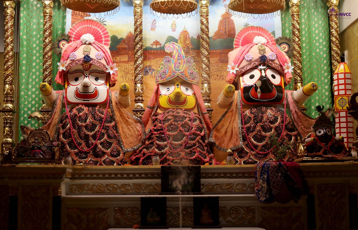 ISKCONPune's tweet photo. 🌷Mangal Arati Darshan🌷🗓06/02/2025🙏🚩@ISKCONNVCCPune🚩
.
.
#ISKCONNVCC #ISKCONPune #ISKCONNVCCPune #ISKCON
#kumbhmela2025 #kumbhmela #Prayagraj
#PrayagrajMahakumbh2025 #6thfebruary #6thfebruary2025
#Wednesday #Harinaamsankirtan #Radheshyamdas #Radheradhe
#Sankirtan #Kirtan https://t.co/eBq8G0OQuQ