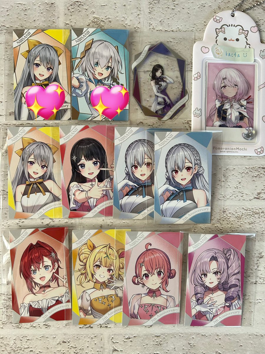 k4ch4_'s tweet photo. にじさんじ 7周年 7th Anniversaryグッズ
チェキ風カード Bグループ (特典) 交換
 
譲：画像1,2枚目　💖:R/箔押し
(2枚目は5thのチェキになります)
 
求：画像3枚目参照
 
1枚からでもお気軽にお声掛けください！ https://t.co/2wo88v1Ysw