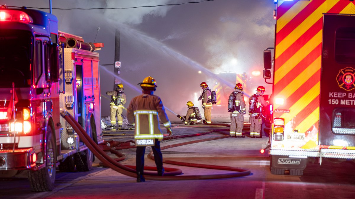 Simon Sheehan (@simonsheehan1) on Twitter photo Oshawa Fire crews dealing with an absolute inferno on Celina Street tonight. Multiple hand lines, monitors, and master streams in operation to contain the blaze from spreading to neighbouring homes. <a href="/OshawaFire/">Oshawa Fire Services</a> <a href="/iafflocal465/">Oshawa Fire Fighters</a> Oshawa Fire crews dealing with an absolute inferno on Celina Street tonight. Multiple hand lines, monitors, and master streams in operation to contain the blaze from spreading to neighbouring homes. <a href="/OshawaFire/">Oshawa Fire Services</a> <a href="/iafflocal465/">Oshawa Fire Fighters</a>