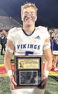 CalHiSports's tweet photo. All-State FB 2024: Medium Schools.
State scoring leader on first team as RB.
CIF Northern Sec Def POY on first team DL (headed to Arkansas).
Many more from across CA.
@RonMFlores @12BFootball @SacBee_JoeD @HaroldAbend 
https://t.co/BhDrgXD0E7 https://t.co/rTNQl7GQBg