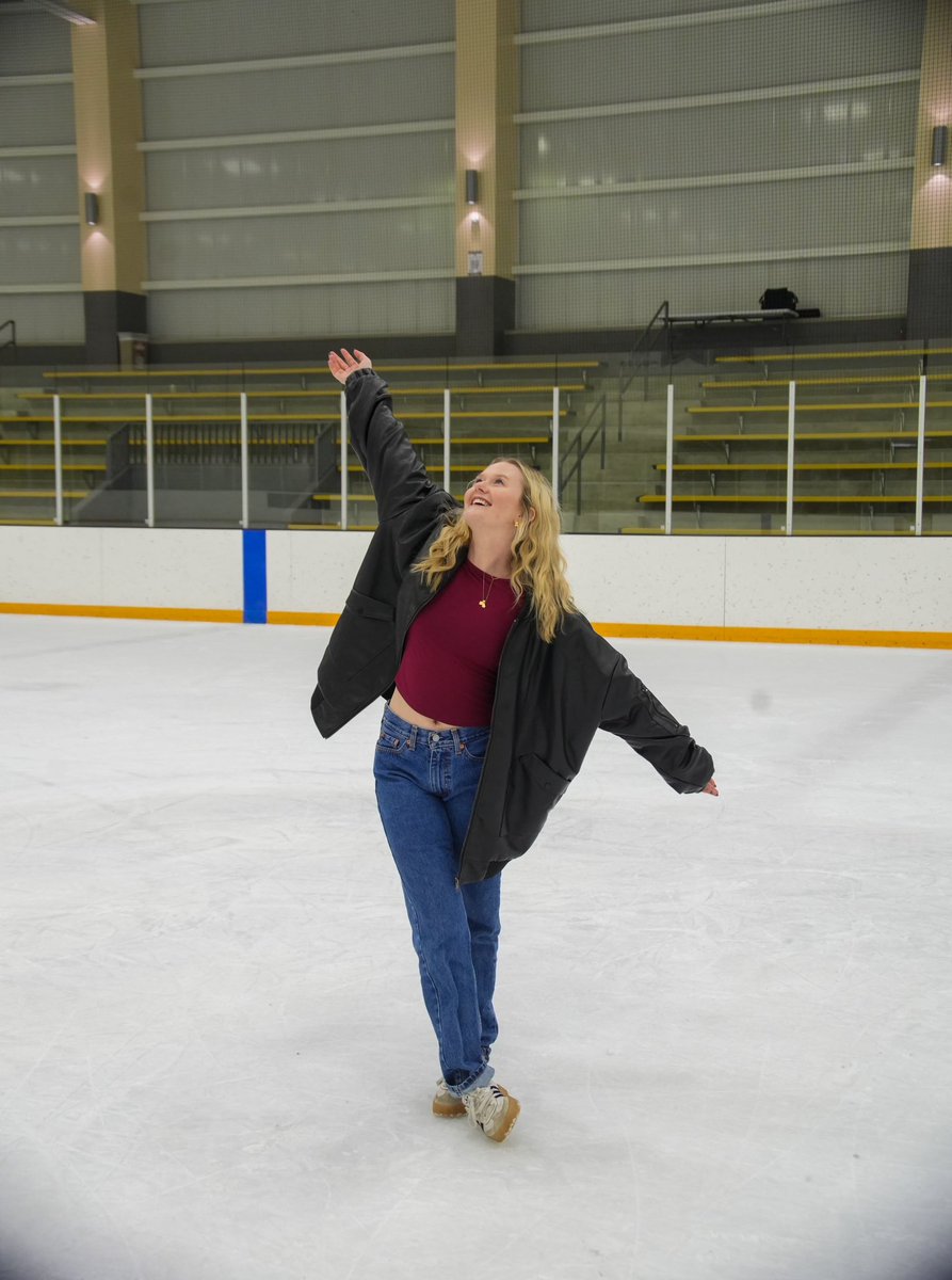 laceymdaniell's tweet photo. Happy National Women in Sports Day! Be the change you wish to see 🤍
#NGWSD2025 #NGWSD #CUBoulder #CUBuffs #BuffPuck #SportsMedia #WomenInSports https://t.co/crTr0EbvvG