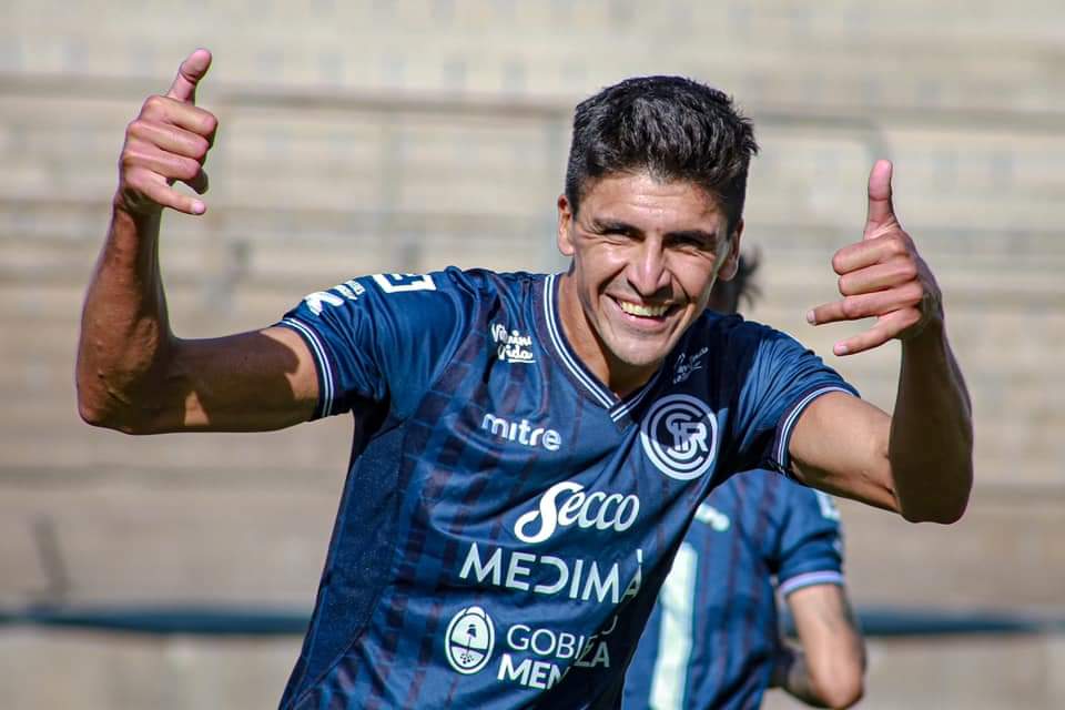 SiempreConVosJA's tweet photo. #FederalA 🏆 | #Incorporaciones
📝 Uno más.
📌Ficha:
• Nombre: Matías Quiroga
• Puesto: Delantero
• Edad: 38
• Altura: 1.96
👕 Clubes:
#JuvSL
#AItaliano
#Unión
#Patronato
#GELP
#GyEJ
#Rafaela
#DefBelgrano
#IndepteRivadavia
#SanMartínT
#ChacoFE
#PaysandúFC 🇺🇾
#FADEP https://t.co/dXbKYUrJke