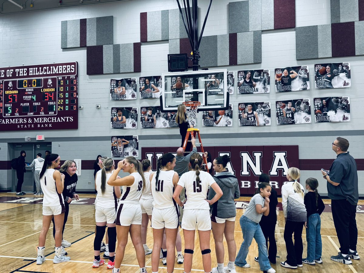 🏆Congratulations to our <a href="/UHSLadyClimbers/">UHS Lady Climbers Basketball</a> Lady Climbers with a win over London to secure some hardware and winning a <a href="/CBC_Sports/">CBC Sports</a> league championship! 🏆 
#GoClimbers🙌🏼