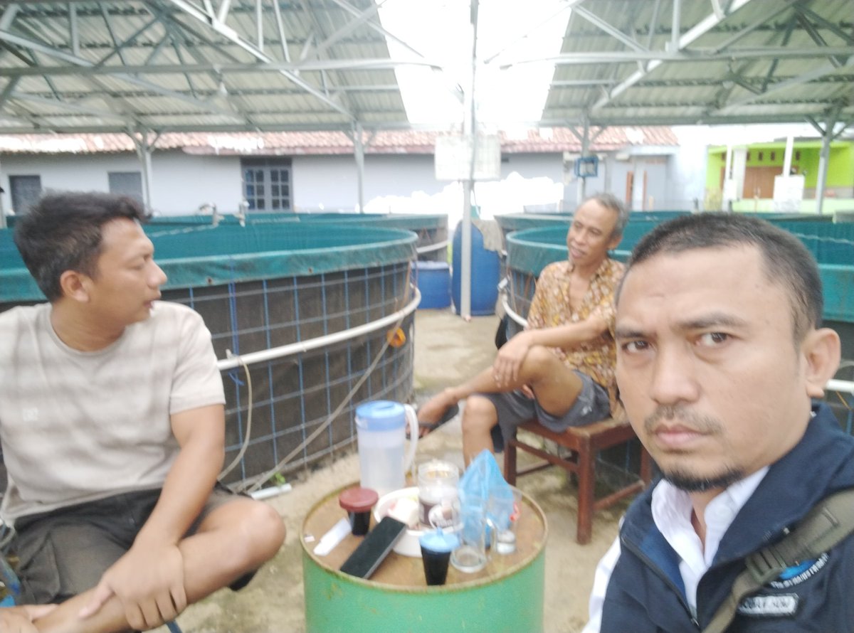 mohdialite's tweet photo. Kamis (23/1), Mohamad Wahudi Luhkan Kab. Banjarnegara, di Pokdakan Mina Manunggal Ds. Danaraja, Kec. Purwanegara, Pembinaan kelompok pembudidaya ikan
#luhlapor #GiatLuhkanSatminkalBogor @PKBLU_bp3tegal @pusluh_bppsdm https://t.co/C1wHdWzHnX