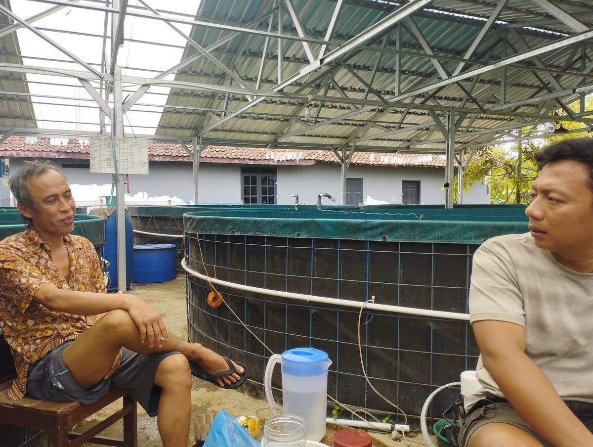 mohdialite's tweet photo. Kamis (23/1), Mohamad Wahudi Luhkan Kab. Banjarnegara, di Pokdakan Mina Manunggal Ds. Danaraja, Kec. Purwanegara, Pembinaan kelompok pembudidaya ikan
#luhlapor #GiatLuhkanSatminkalBogor @PKBLU_bp3tegal @pusluh_bppsdm https://t.co/C1wHdWzHnX