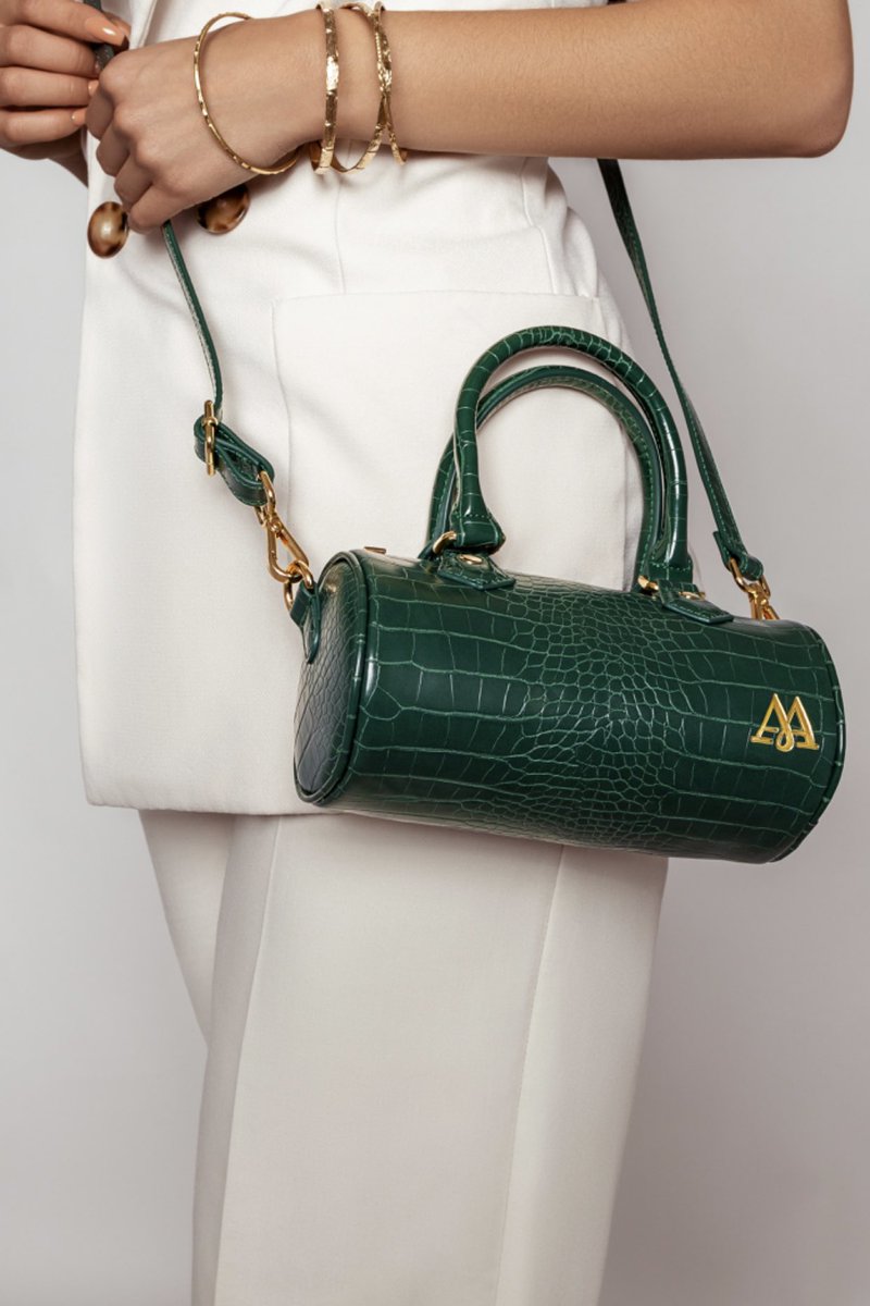 addy_amour's tweet photo. My name is Adelaide, and I am the designer and owner of Authentique Access, a handbag brand redefining luxury by making high-quality, stylish bags accessible at an affordable price. I launched Authentique Access with the vision of giving people Real Access—access to artistry https://t.co/beXancAL71
