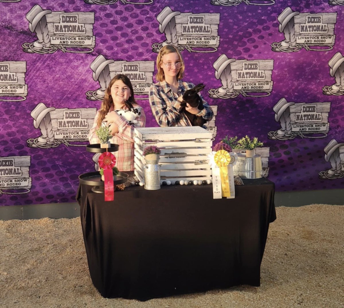 CalhounCoExt's tweet image. Congratulations to Calhoun 4-H members Zoey Byrd &amp;amp; Emilee Davis on exhibiting their rabbits at the Dixie National Jr Round-Up. Emilee Davis received 3rd mini rex senior buck, 3rd commercial senior Buck, and 4th commercial senior Buck. Zoey Byrd received 2nd mini Rex Jr doe.
#MS4H