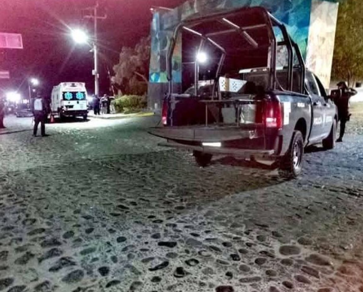 CorresponsalsMX's tweet image. ☠️FOSA CLANDESTINA EN XOCHIMILCO 

☠️En un paraje en el Pueblo de San Pablo en dicha alcaldía fueron encontrados diferentes restos óseos, autoridades ya peinan la zona para indagar y ver si hallan más partes humanas.☠️

#cdmx #noticias #fosa #xochimilco