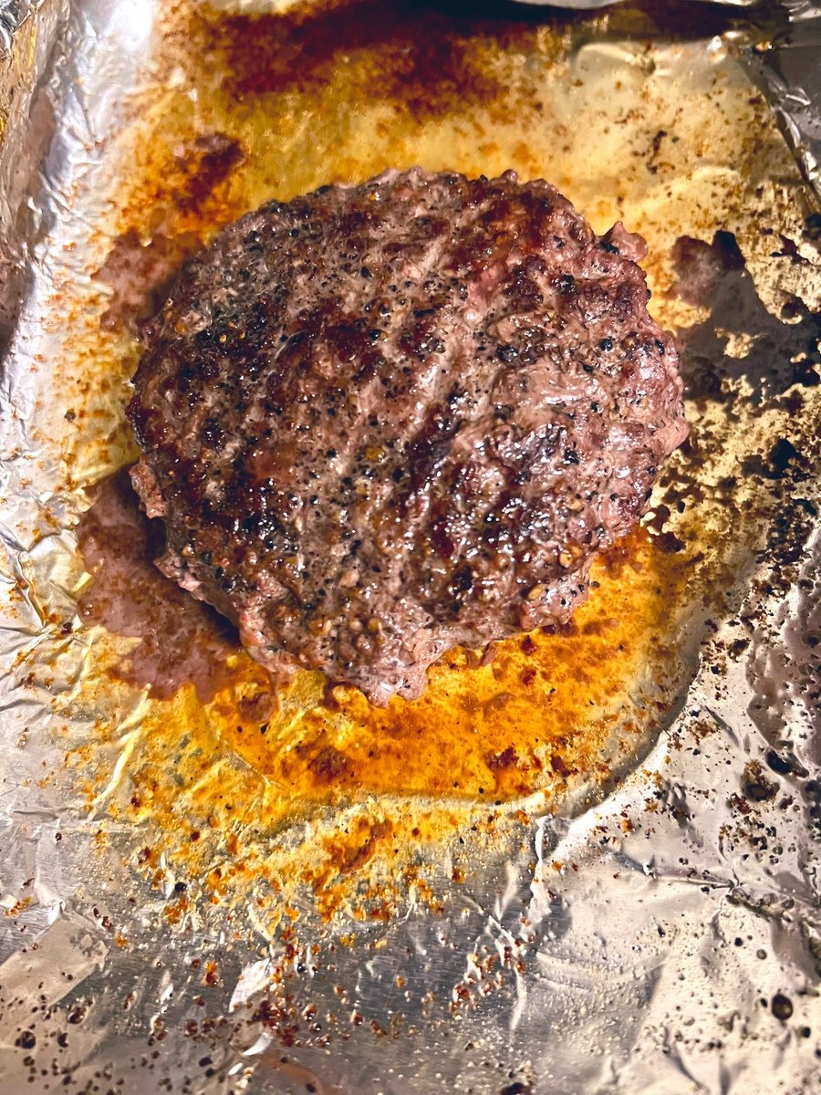 LeighTobes's tweet photo. 🍔Is this #burger done? #primebeef
✅ ok, add the cheese! #ketodiet
🍞Brioche bun in burger jus… #yum🤤
🗓️#Feb4meal #carnivoreadjacent #meatasaurus🦖 #cookingathome🏡 https://t.co/uhTeURWY8m
