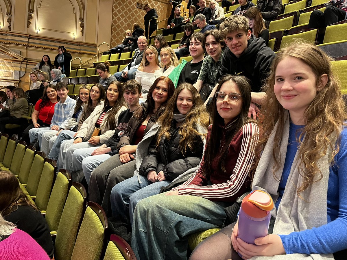 3 eras of history covered in our shows this trip, finishing tonight with <a href="/HamiltonMusical/">Hamilton</a> Lots to use for points of comparison with the AS&amp;A2 texts for the exam 🥳 🎭