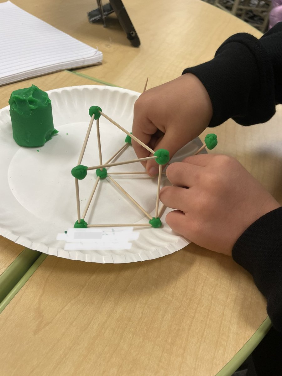 timmyGTI's tweet image. Purposefully vague instructions = interesting observations on who builds in 3-D from the start &amp;amp; who puts multiple 2-D structures together to make a 3-D one. 🧠💚#MathInNaturePBL #TPSPTimmy #TPSP #theGrove #criticalthinking #creativity #collaboration  @WGESdragons