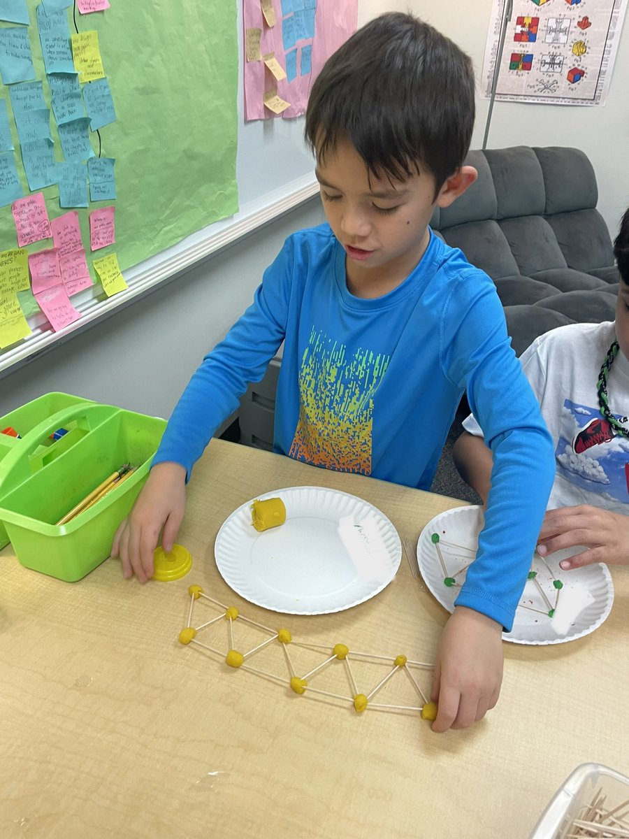 timmyGTI's tweet image. Purposefully vague instructions = interesting observations on who builds in 3-D from the start &amp;amp; who puts multiple 2-D structures together to make a 3-D one. 🧠💚#MathInNaturePBL #TPSPTimmy #TPSP #theGrove #criticalthinking #creativity #collaboration  @WGESdragons