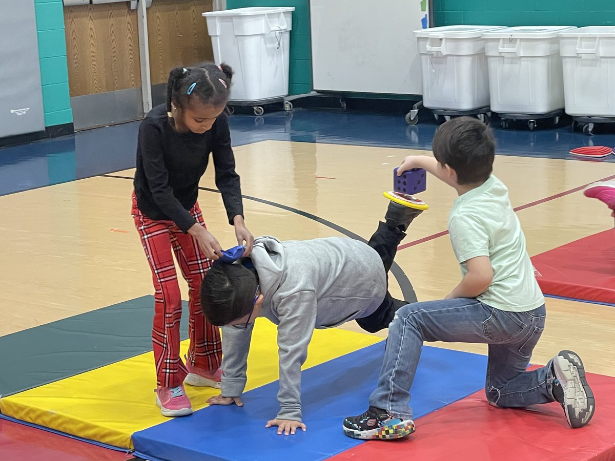 Some great partner balance challenges today with Kinders. <a href="/MrsMetcalf_PE/">Mrs. Metcalf</a> <a href="/D59SaltCreek/">Salt Creek Elementary</a> #Physed #balance #D59PE