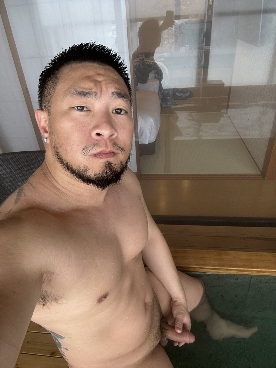 一起泡湯？😆

Onlyfans.com/augustiger