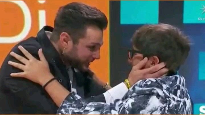 bsbeatriz's tweet photo. @Joshsmart456 Cuando se reencontraron.

FELIZ CUMPLE NICOLA https://t.co/ZvoM890Zf2