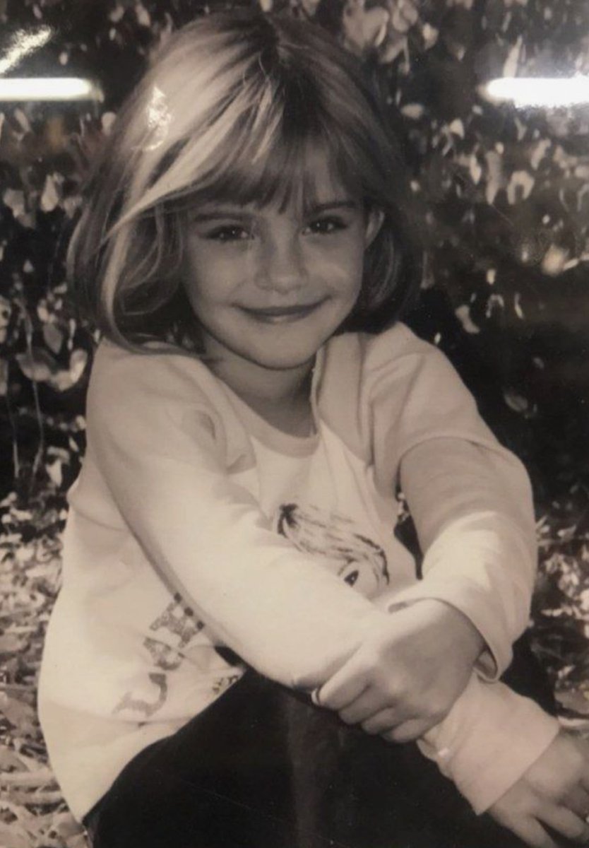 تضحك الدنيا بعيني لارضيت💕