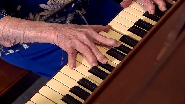 LEAD_Coalition's tweet image. Despite #dementia, 95-year-old piano player remembers every note wcvb.com/article/lost-i… by @MattReedNews @WCVB

#Alzheimers #music #happiness