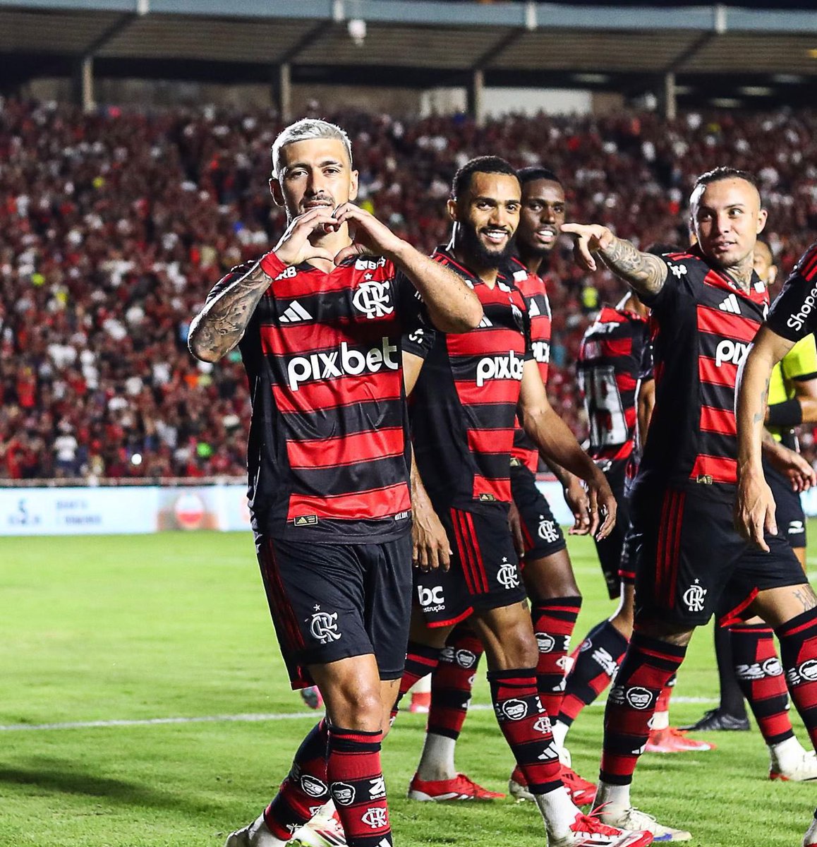 urubumemes's tweet photo. Esse é um dos anos que a gente só assiste pra saber de quanto o Flamengo vai ganhar. https://t.co/EMuSVTudaJ