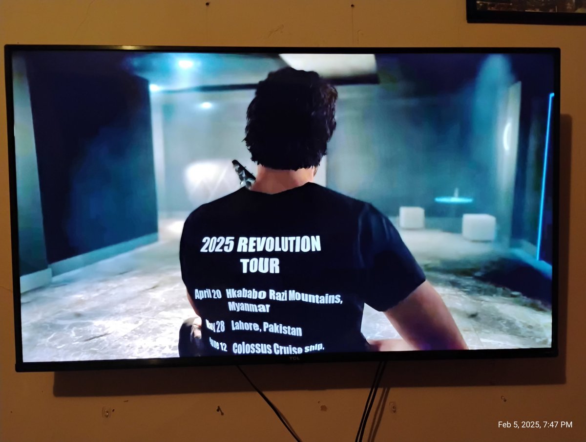 rawrface57's tweet photo. @TheOfficialA7X was this intentional when the video came out? Or did you guys edit it some how. The back of the shirt says 2025 revolution tour, but this came out 12 years ago. https://t.co/Td0vpDla01