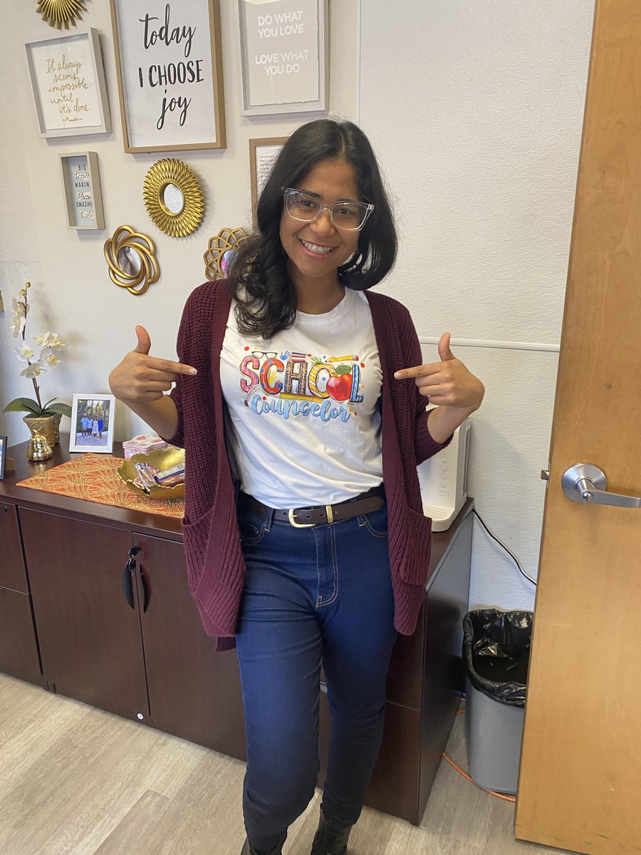 Hernandez_PCSD's tweet image. Shouting out one of our very best… Hillcrest School Counselor, Ms. Diana Suarez! You are truly a shining star inside and out. We are grateful for all you do. ❤️⭐️💙