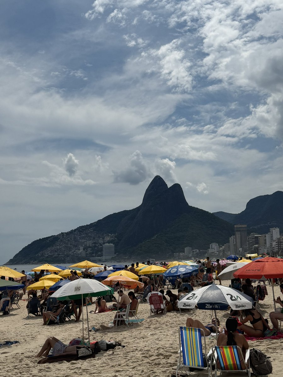Biancssss's tweet photo. deixei meu coração em Ipanema https://t.co/0QTUuMSoxJ