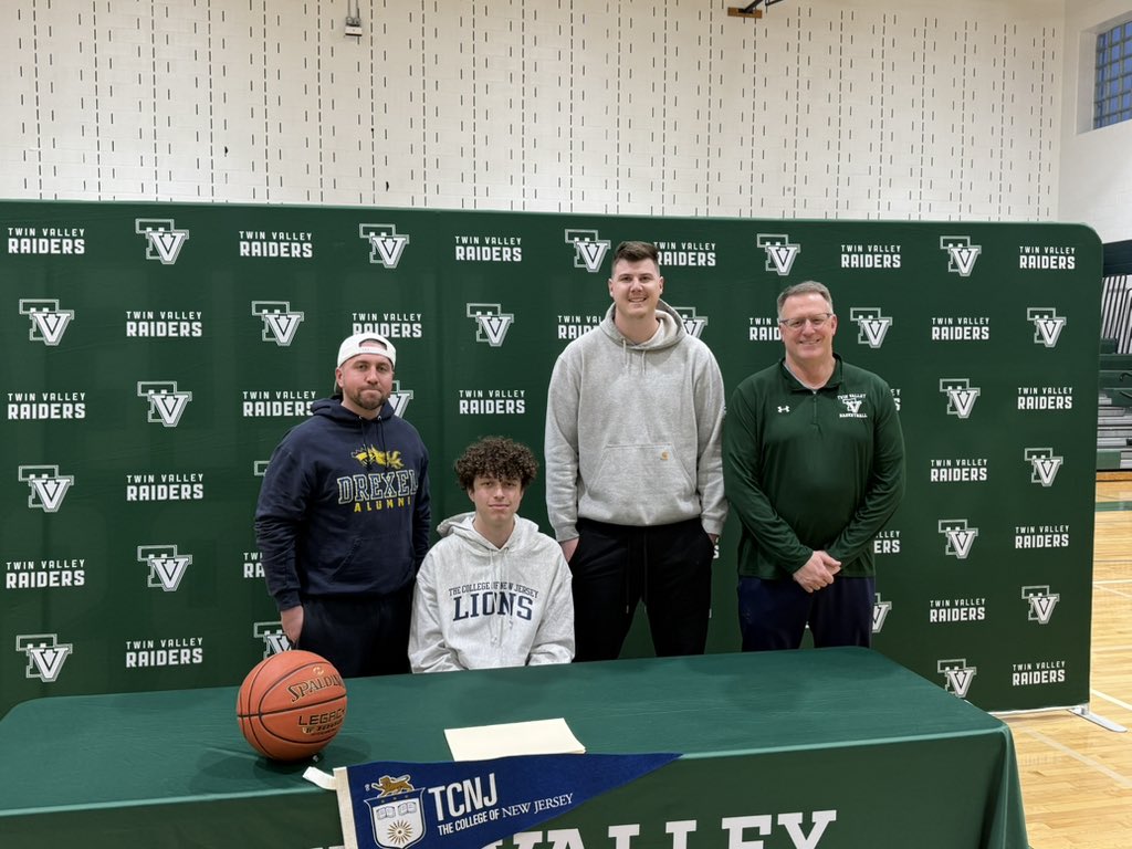 TV_BoysBball's tweet photo. Congrats to Riley Gray for signing with TCNJ this afternoon! @rileygray2025
@Coach_Ortman
Riley 1st TV player since current assist. coach Jeremy Deihm, who committed to LVCin 2018, that committed to play in college. Awesome to see them together.
#betterdifferent #ght https://t.co/eEkbLFWhXz