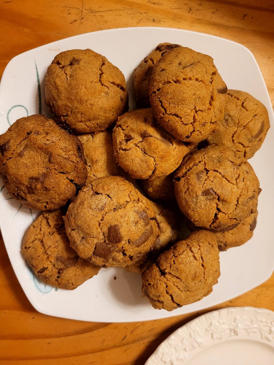 desolateplaness's tweet image. cookies I baked while watching pangis stream (it took two hours☠️)
