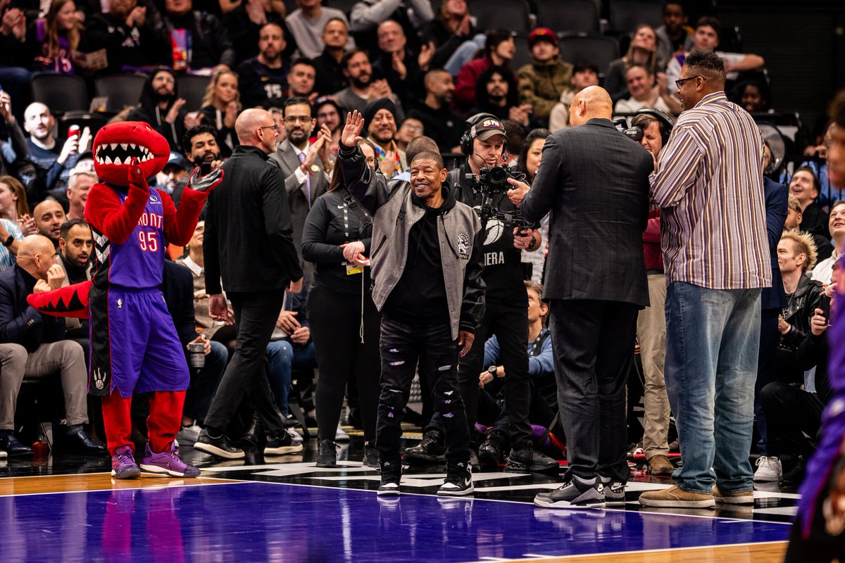 Raptors's tweet photo. Got Raptors Alumni in da house 💜

Welcome Muggsy Bogues, Tracy Murray, Acie Earl! https://t.co/8ZLrbaJLO3