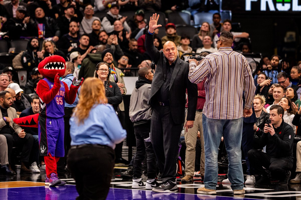 Raptors's tweet photo. Got Raptors Alumni in da house 💜

Welcome Muggsy Bogues, Tracy Murray, Acie Earl! https://t.co/8ZLrbaJLO3