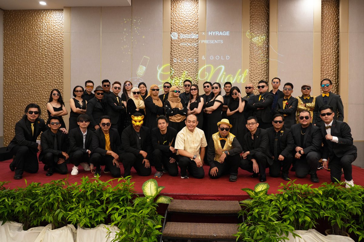 Im_QueueBee's tweet image. The much-anticipated Gala Dinner was the definition of class, style and glitter as the team arrived with their most glamourous Black &amp;amp; Gold attire! 

QueueBee Solution has marked an extraordinary milestone-10th Anniversary Gala Dinner🎉Here&apos;s to many more memorable years!✨